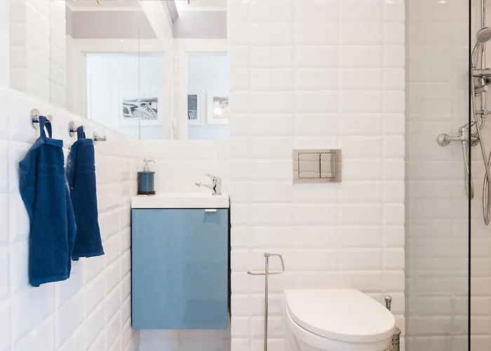 Przylesny Przy Dworcu Z Miejscem Postojowym グディニャ