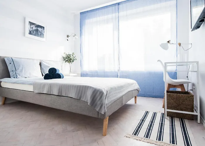 Przylesny Przy Dworcu Z Miejscem Postojowym グディニャ